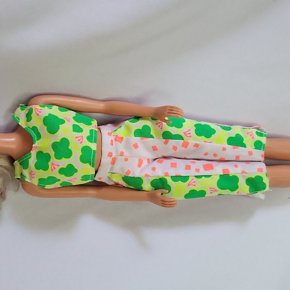 Barbie Hawaiian Fun Outfit 1990s Clothing Genuine Barbie Mattel - Picture 5 of 9